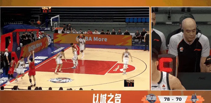 开云娱乐-克里斯抢篮板时和徐昕发生碰撞，裁判回看后判罚克里斯违体犯规